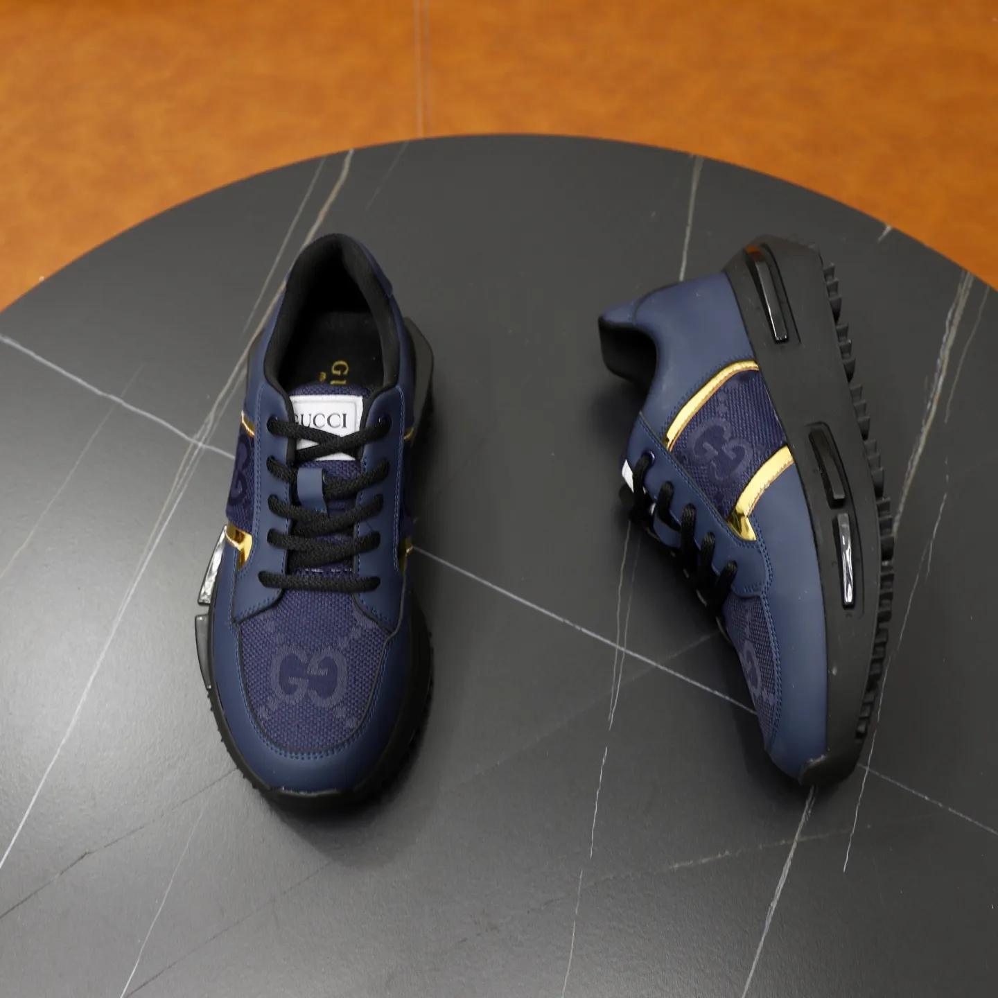 Ex-factory price: 462💰🙅‍♂️🙅‍♂️🙅‍♂️ Brand: GUCCI Standard code: 38-44 (45 customized) Grade: Same as the official website Material: Original material splicing Comfortable and breathable lining Lightweight and wear-resistant sports outsole Style category: Men's fashionable casual shoes Running sneakers Distinguished luxury brand elements Top luxury Color: actual picture color